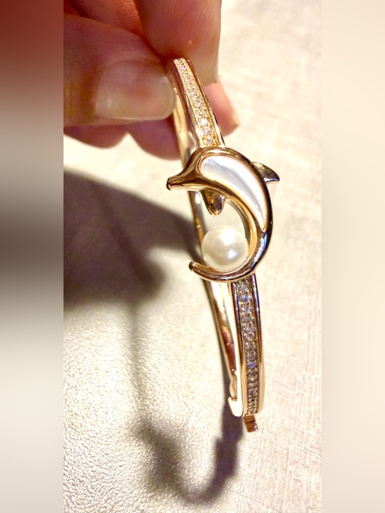 Jewelry - Gold Dolphin Pearl Accent Bangle Bracelet